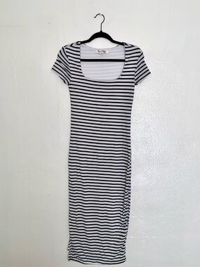 Vine & Valley Striped Scoop Neck Maxi Black & White Dress - Size Medium